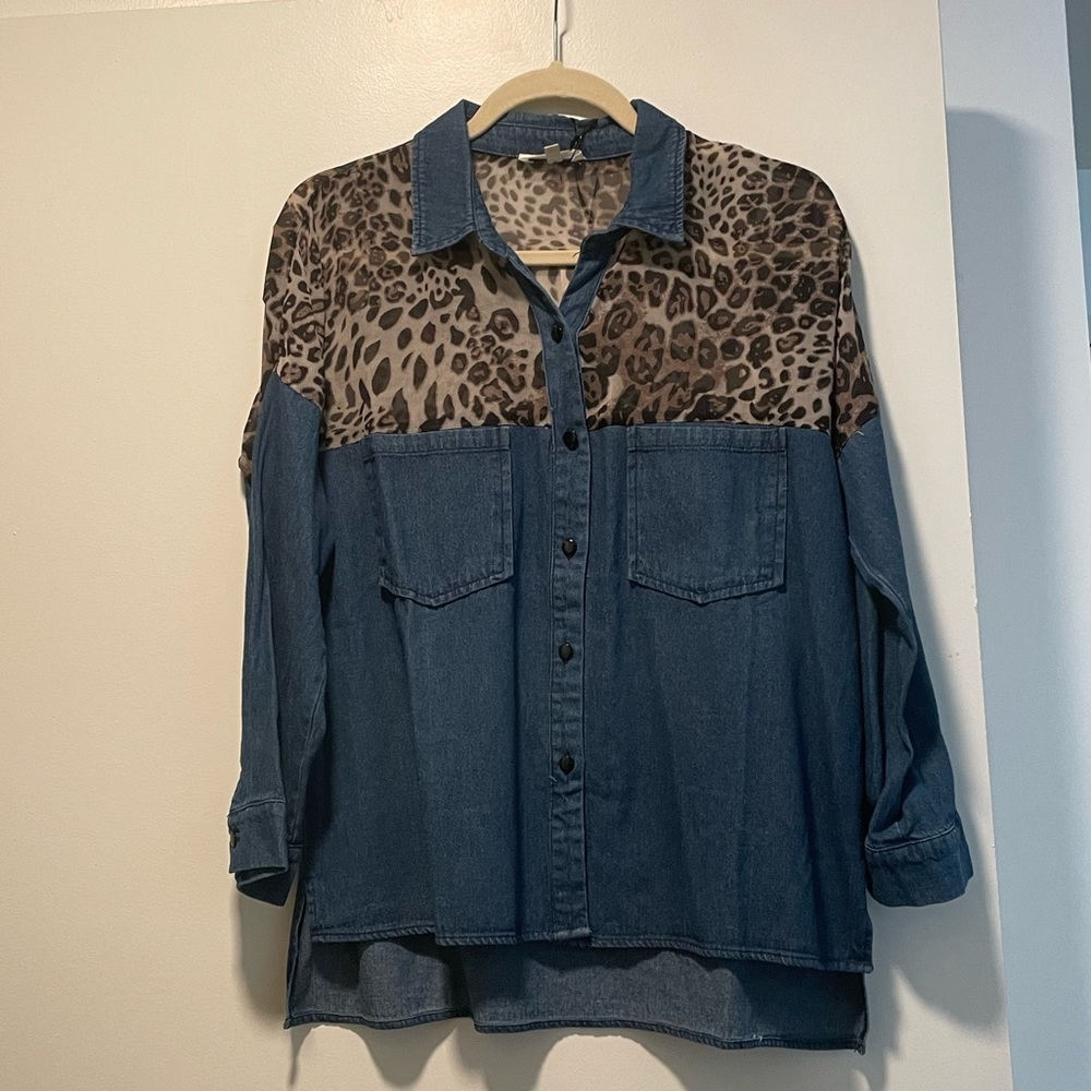 NWT- BUTTON UP DENIM SHIRT WITH CHEETAH